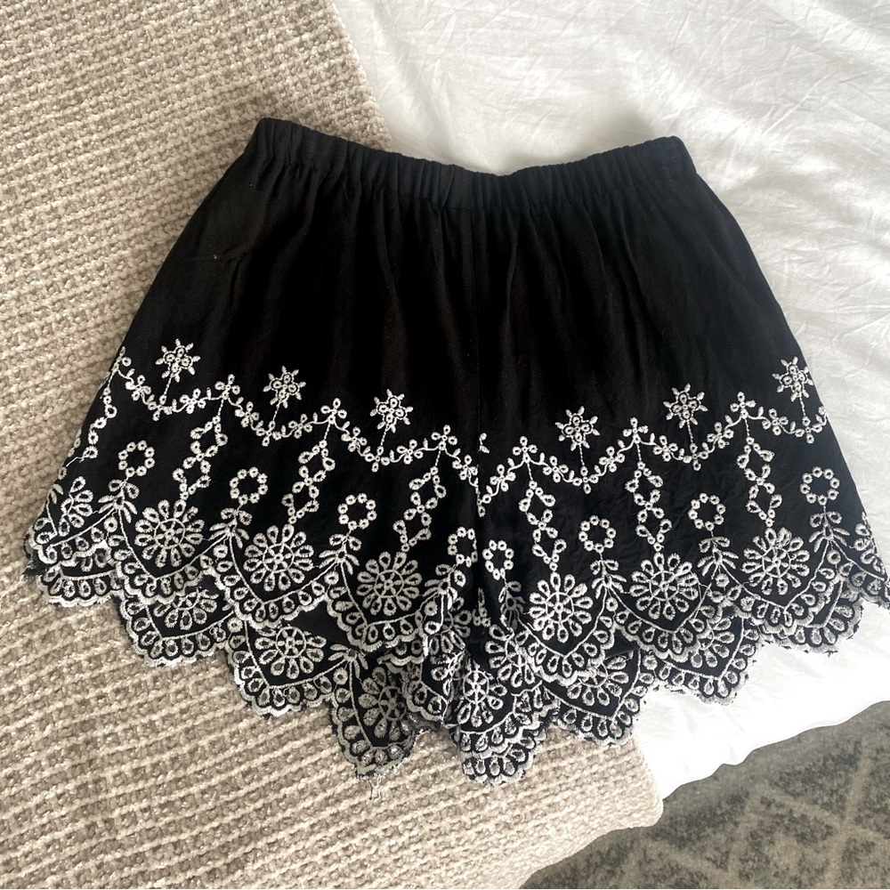 Black and white bohemian shorts - size S